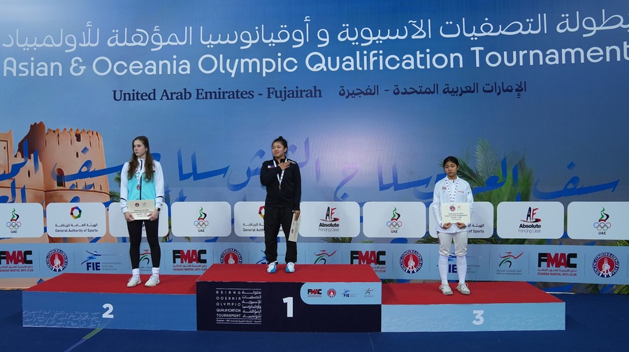 POC President congratulates fencer Samantha Catantan on Paris qualification