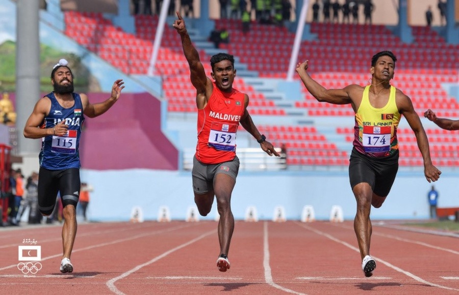 Hassan Saaid of the Maldives pips Sri Lankas Himasha Eshan to win the mens 100 metres at the 13th South Asian Games at the Dashrath Stadium on Tuesday. © Maldives Olympic Committee