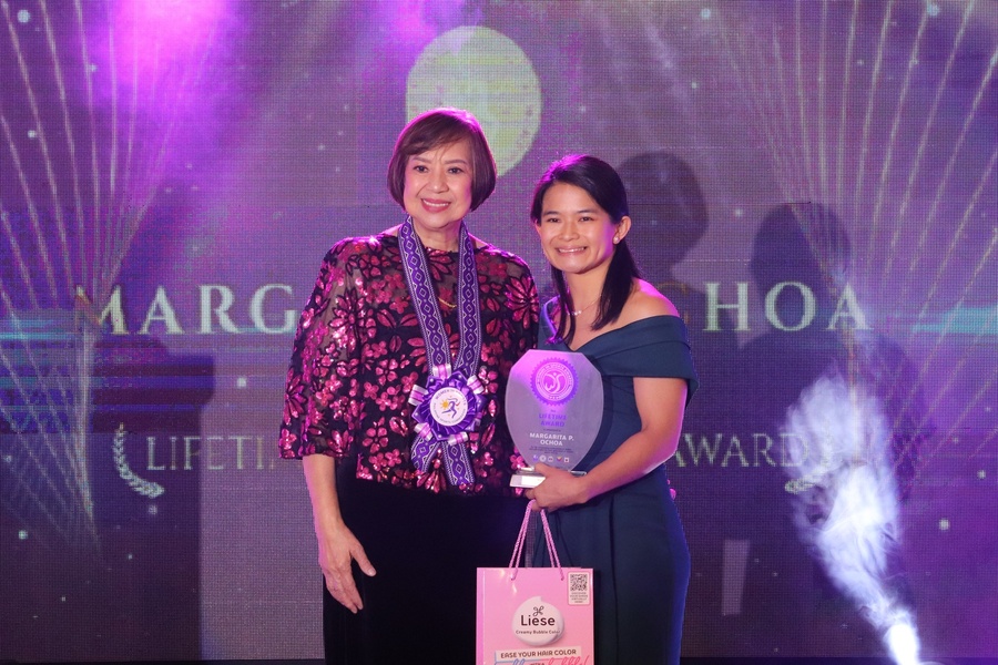 Nesthy Petecio gives her speech (Photo: PSC)  Meggie Ochoa receives the Lifetime Achievement Award (Photo: PSC)