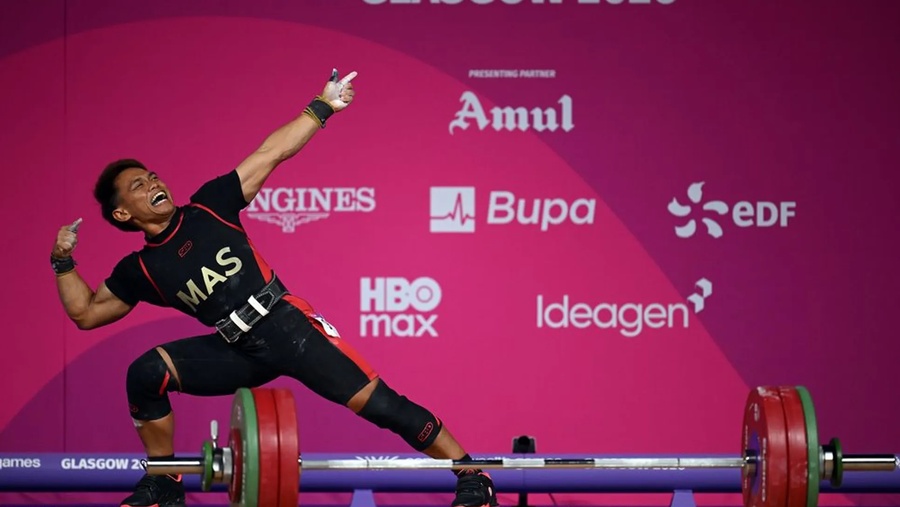 Mohd Aniq Kasdan celebrates