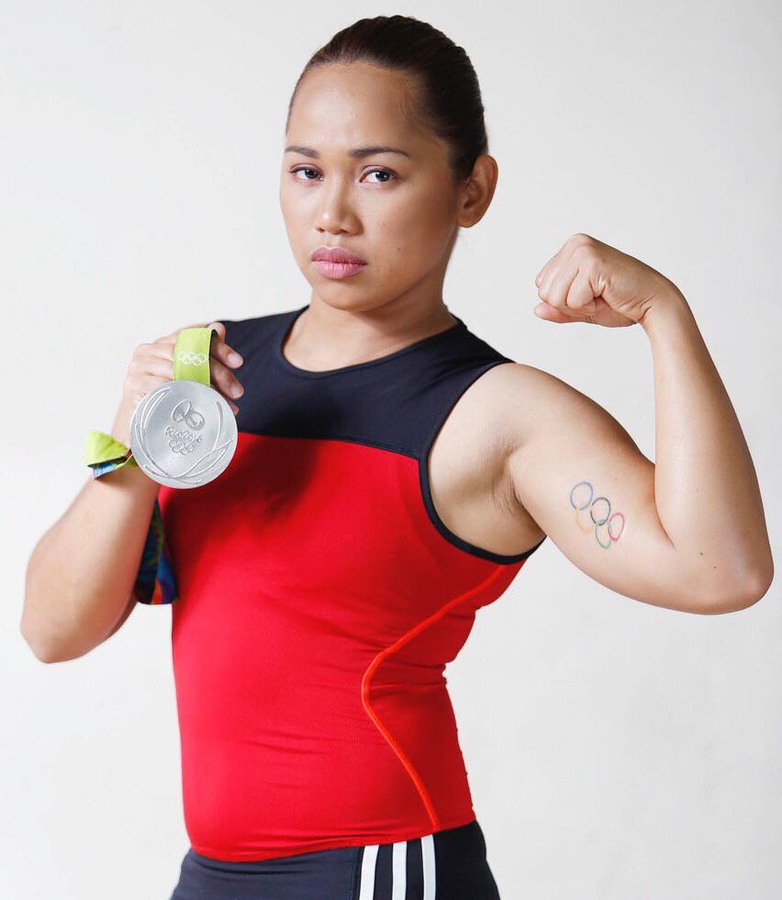 Hidilyn Diaz with her Olympic silver medal. © Hidilyn Diaz Facebook