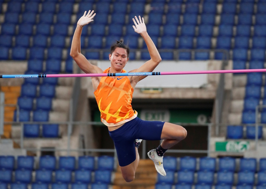 Ernest “EJ” Obiena in action. © sports.inquirer.net