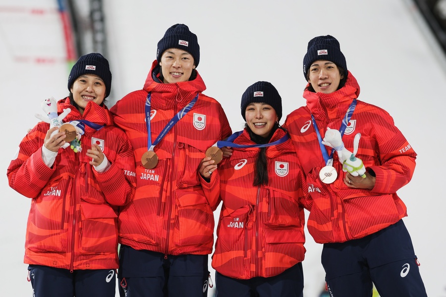 Japan’s bronze medal-winning mixed team. (Photo: FIS Ski Jumping)