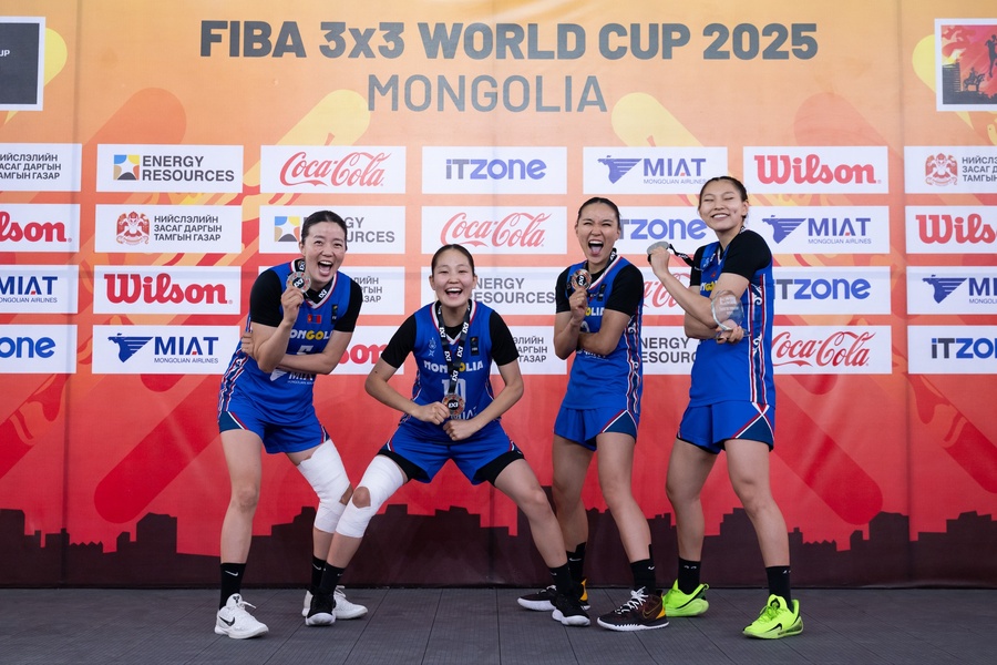 Photo: Mongolian players celebrate their silver medals in the FIBA 3x3 World Cup 2025 in Ulaanbaatar. (Photo: Mongolian 3x3 Basketball Association)